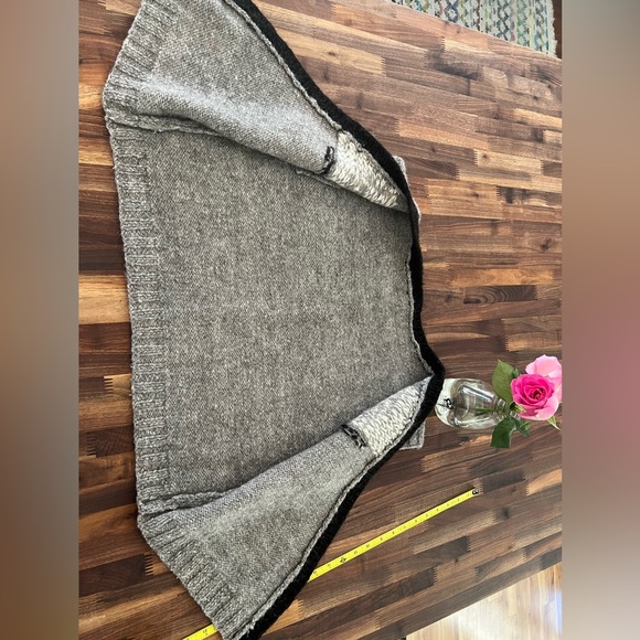 Handmade Alpaca slightly cropped button front vest - Picture 7 of 8